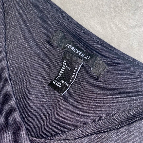 ruched black long sleeve crop top - Picture 2 of 2